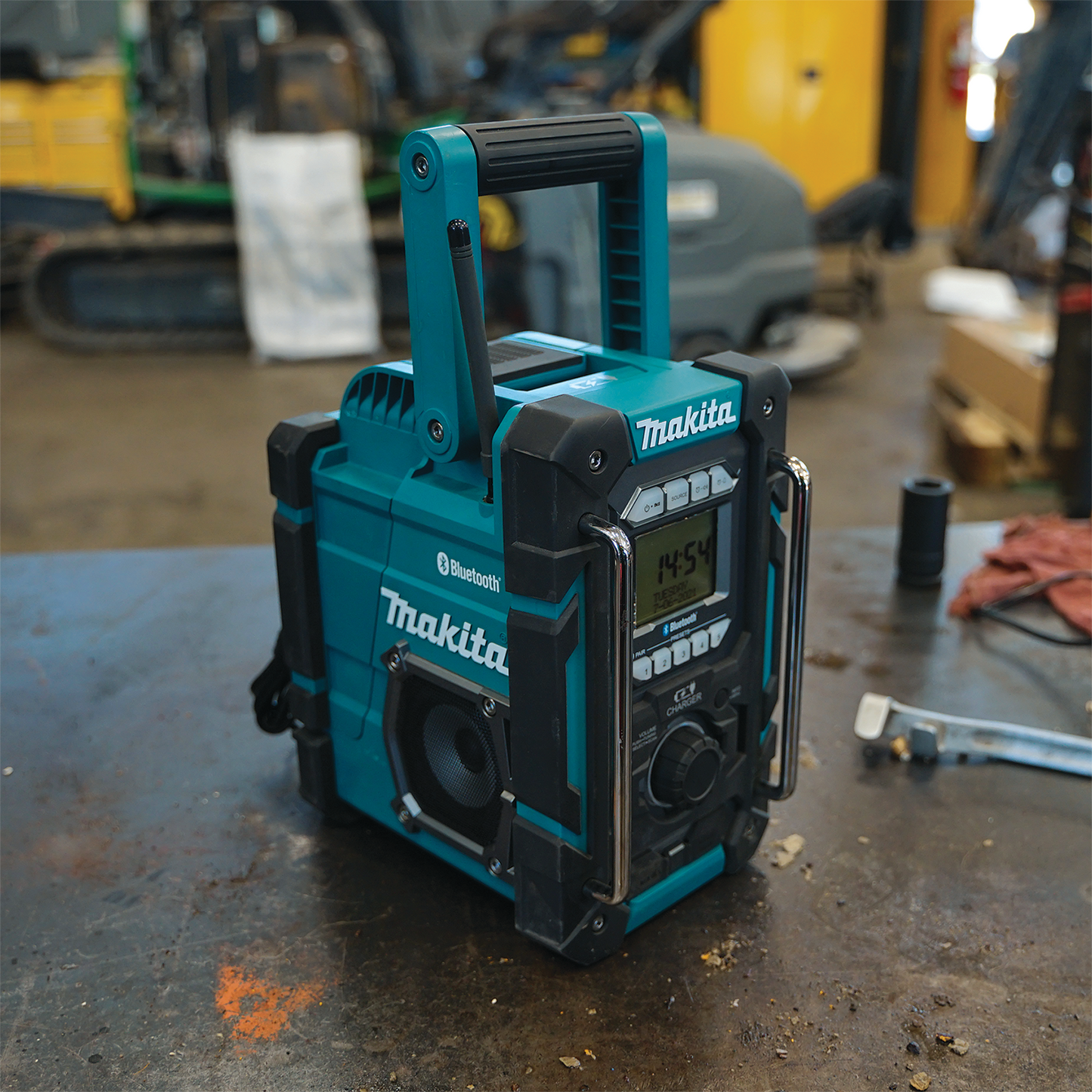 Makita XRM10 18V Lxt® / 12V Max Cxt® Lithiumion Cordless Bluetooth® Job Site Charger / Radio, Tool Only