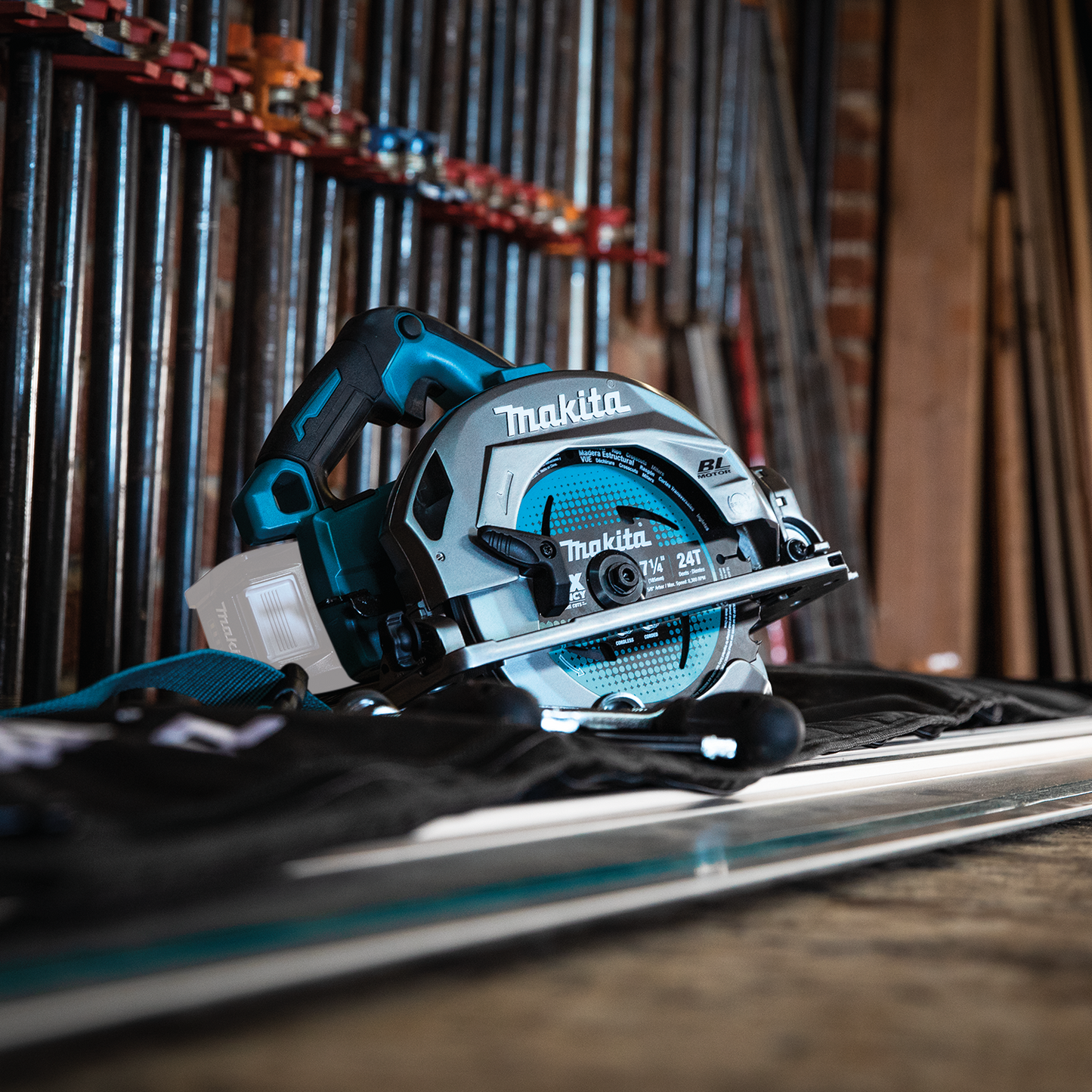 Makita GSH02Z 40V max XGT® Brushless Cordless 7‑1/4" Circular Saw with Guide Rail Compatible Base, AWS® Capable, Tool Only