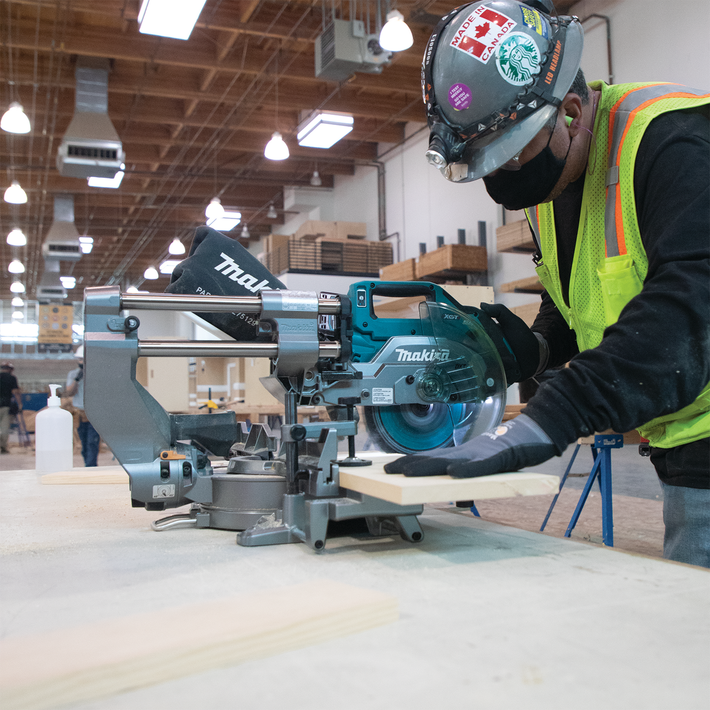 Makita GSL02M1 40V max XGT® Brushless Cordless 8‑1/2" Dual‑Bevel Sliding Compound Miter Saw Kit, AWS® Capable (4.0Ah)