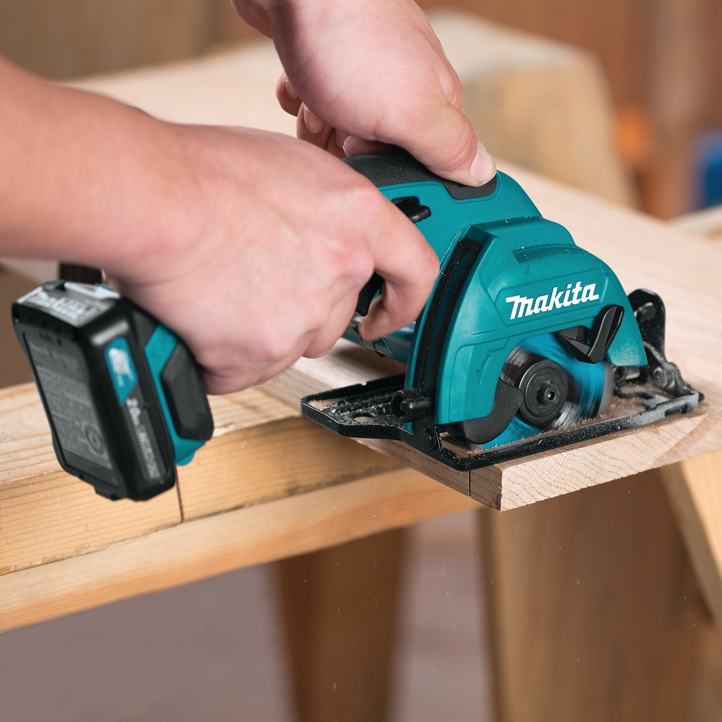 Makita SH02R1 12V max CXT® Lithium‑Ion Cordless 3‑3/8" Circular Saw Kit (2.0Ah)