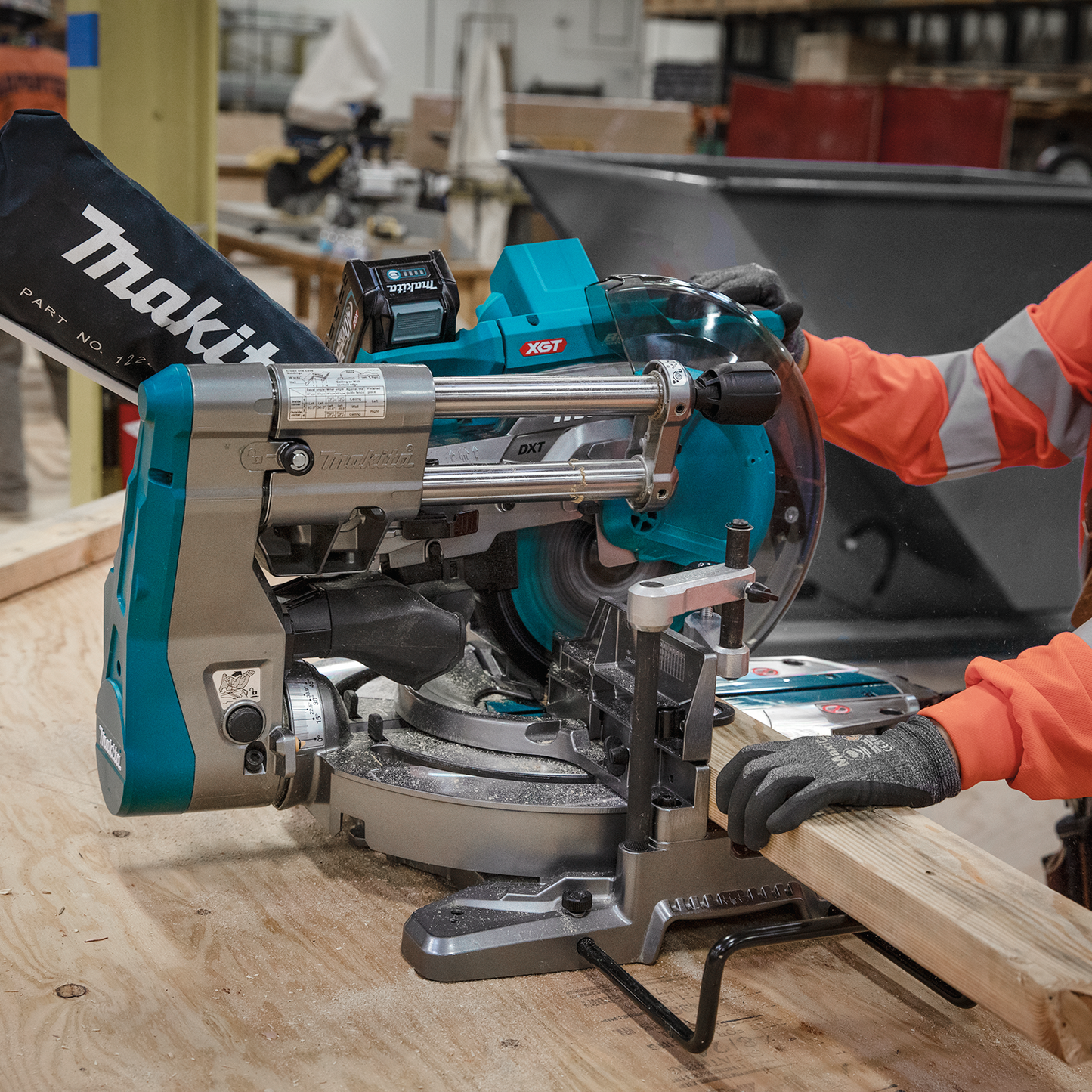 Makita GSL03M1 40V max XGT® Brushless Cordless 10" Dual‑Bevel Sliding Compound Miter Saw Kit, AWS® Capable (4.0Ah)