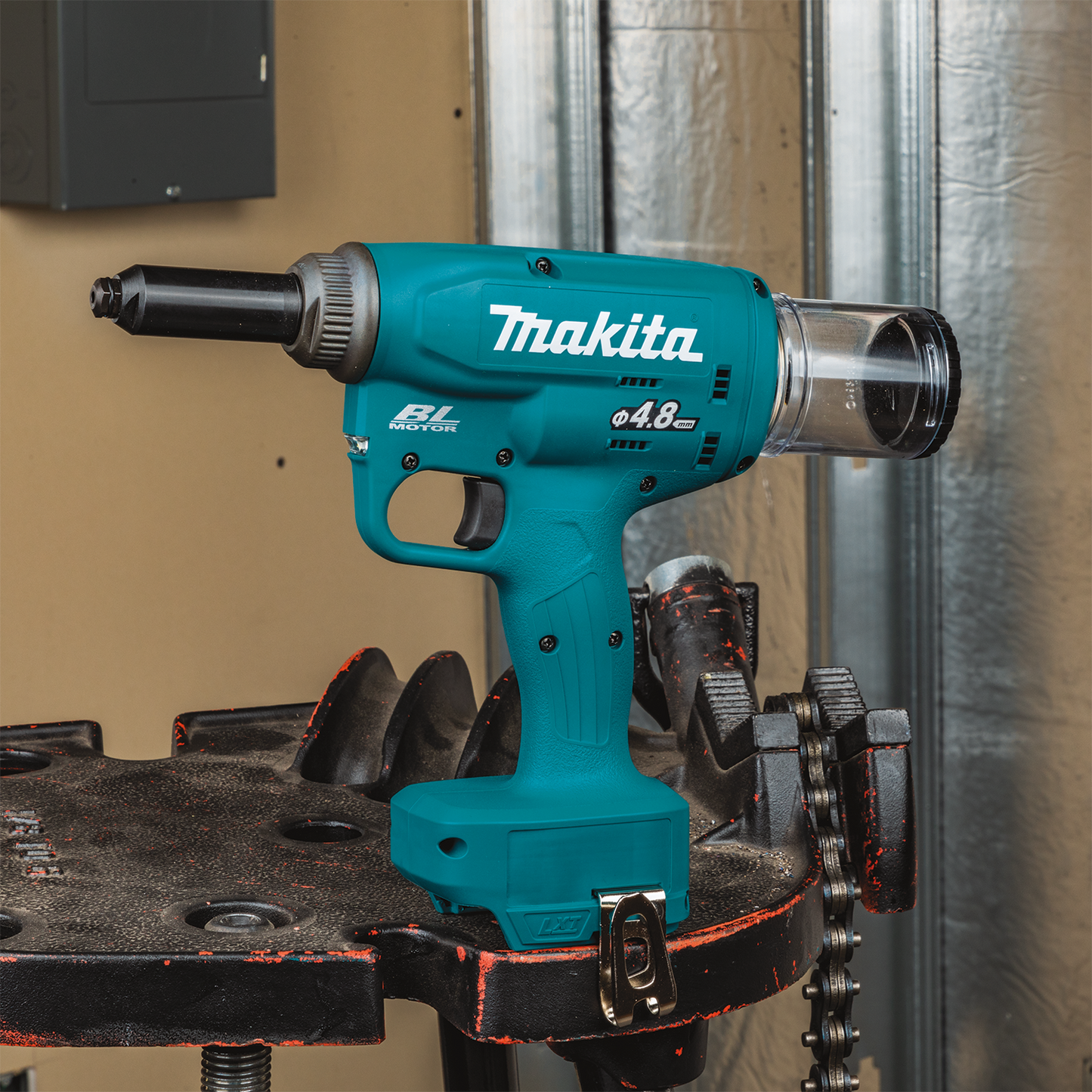 Makita XVR01Z 18V LXT® Lithium‑Ion Brushless Cordless Rivet Tool, Tool Only