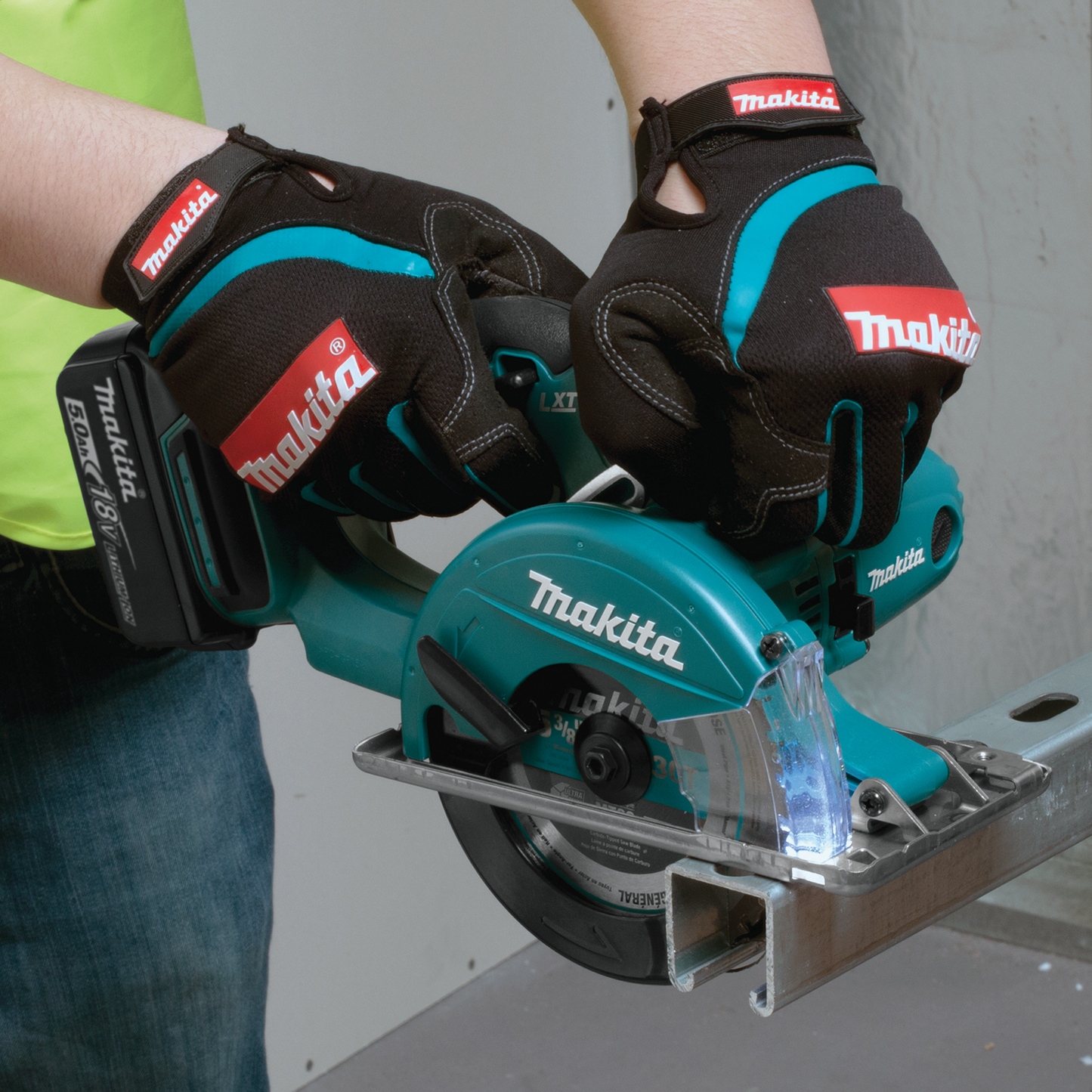 Makita XSC01T 18V LXT® Lithium‑Ion Cordless 5‑3/8" Metal Cutting Saw Kit (5.0Ah)