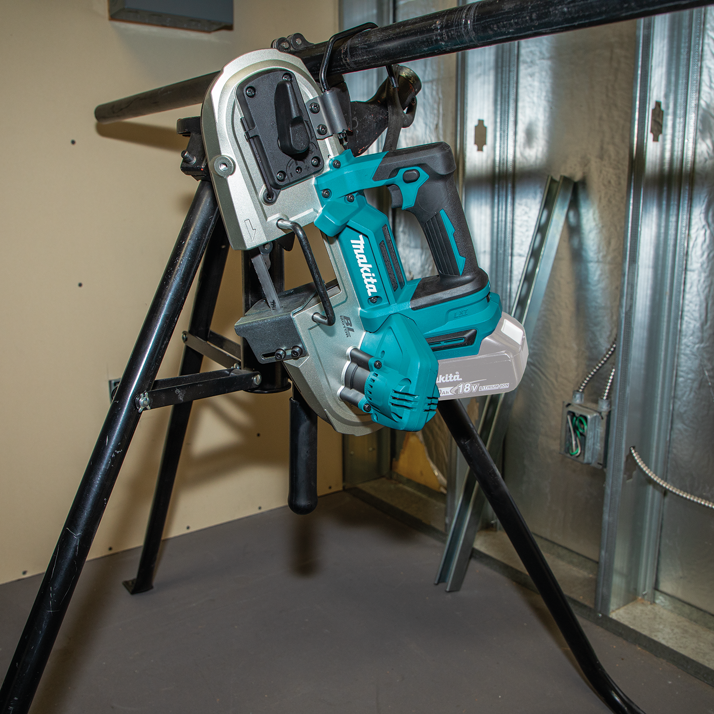 Makita XBP04Z 18V LXT® Lithium‑Ion Compact Brushless Cordless Band Saw, Tool Only