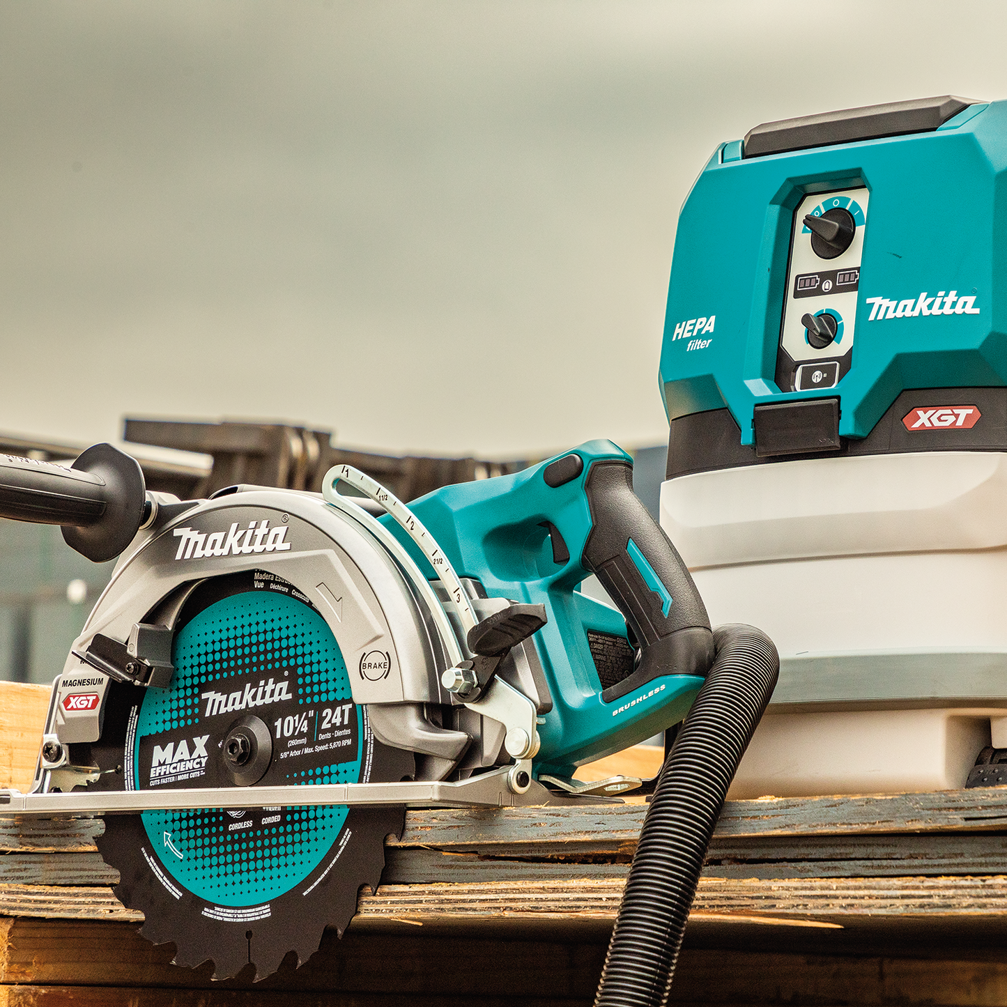 Makita GSR02Z 40V max XGT® Brushless Cordless Rear Handle 10‑1/4" Circular Saw, AWS® Capable, Tool Only