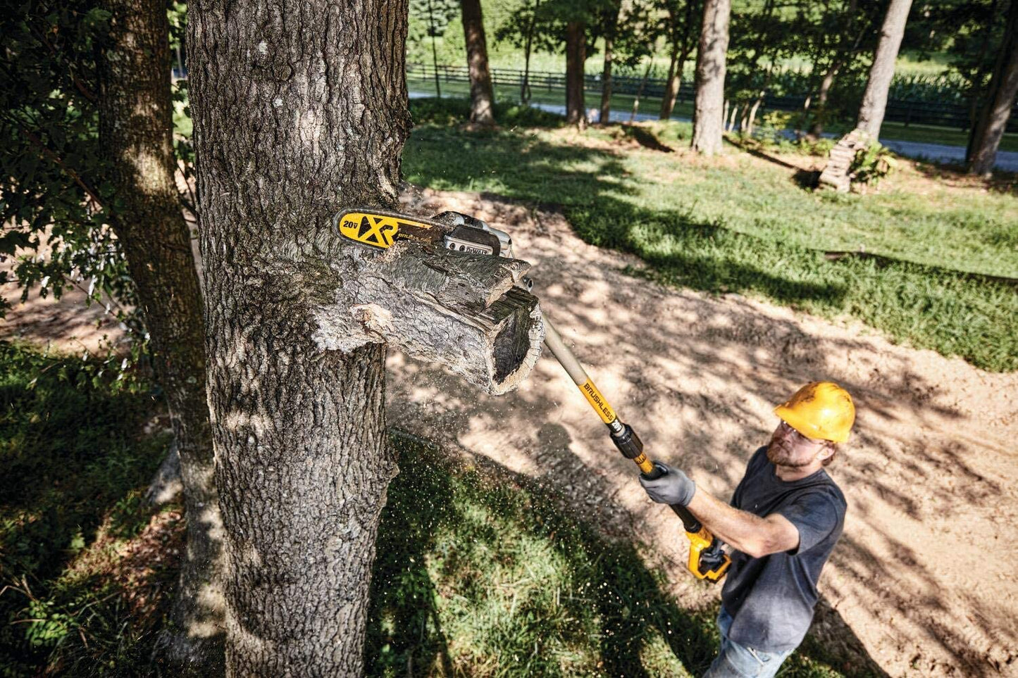 Dewalt DCKO86M1 20V Max* Cordless Pole Saw And Pole Hedge Trimmer Combo Kit