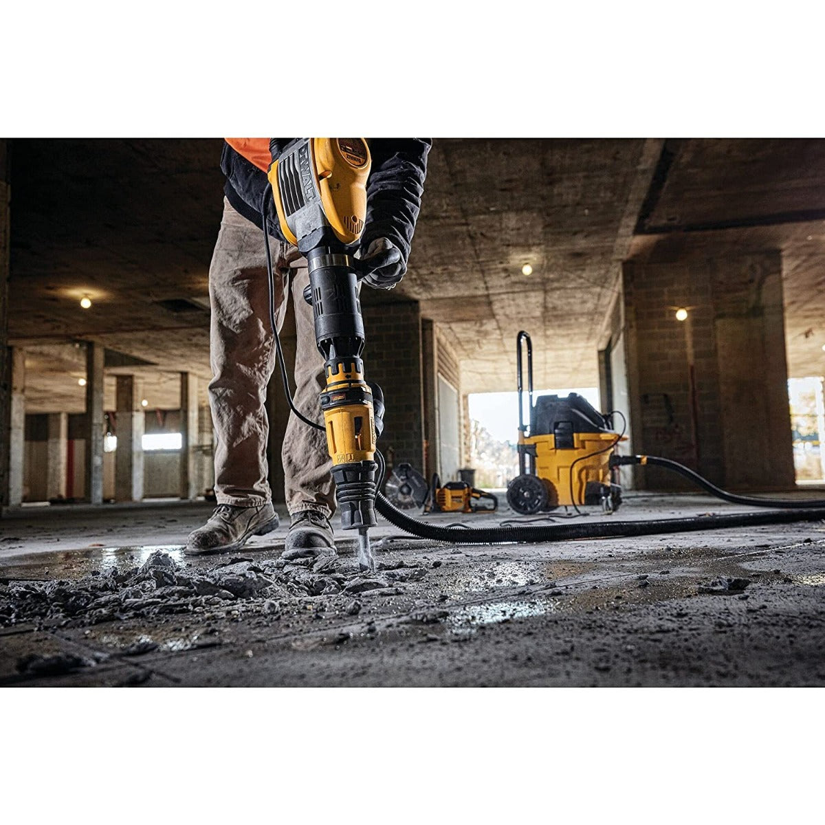 Dewalt D25901K Sds Max Demo Hammer W/ Shocks