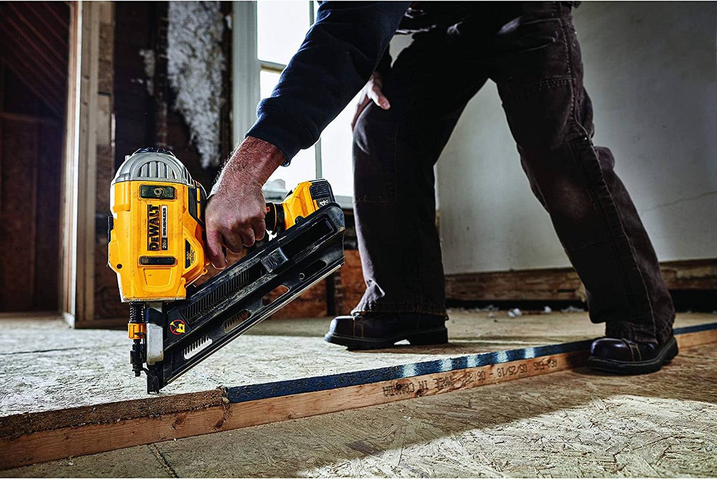 Dewalt DCN692M1 20V Max* Cordless 30° Paper Collated Framing Nailer Kit