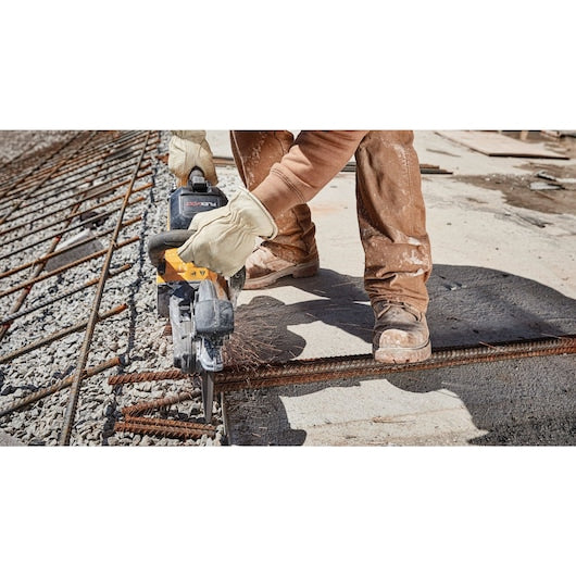 Dewalt DCS690X2 Flexvolt 60V Max* Cordless Brushless 9 In. Cut-Off Saw Kit