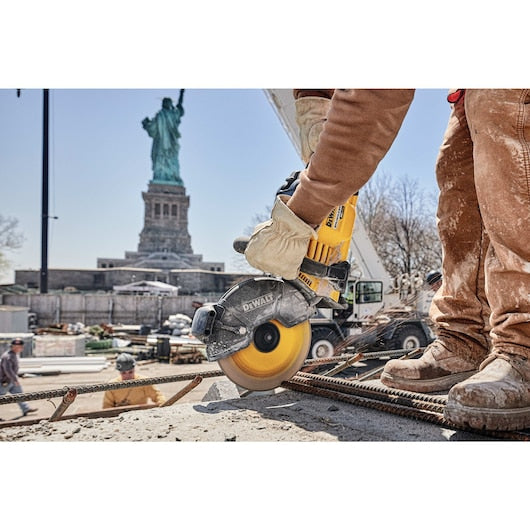 Dewalt DCS690X2 Flexvolt 60V Max* Cordless Brushless 9 In. Cut-Off Saw Kit