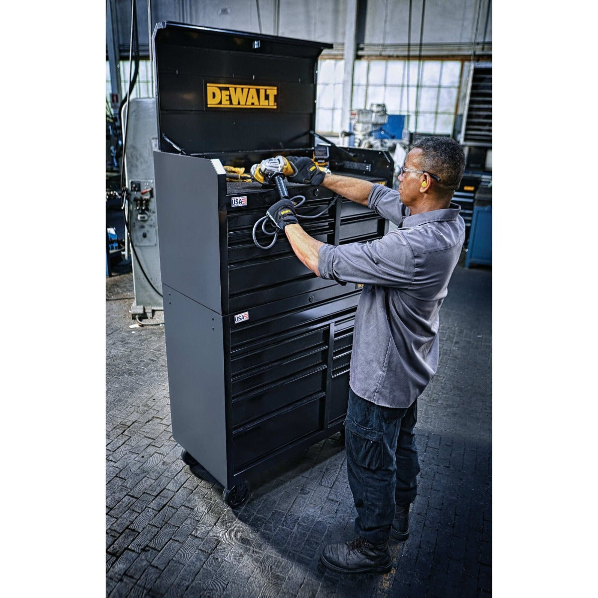 Dewalt DWST24191 900 Series Rolling Tool Cabinet