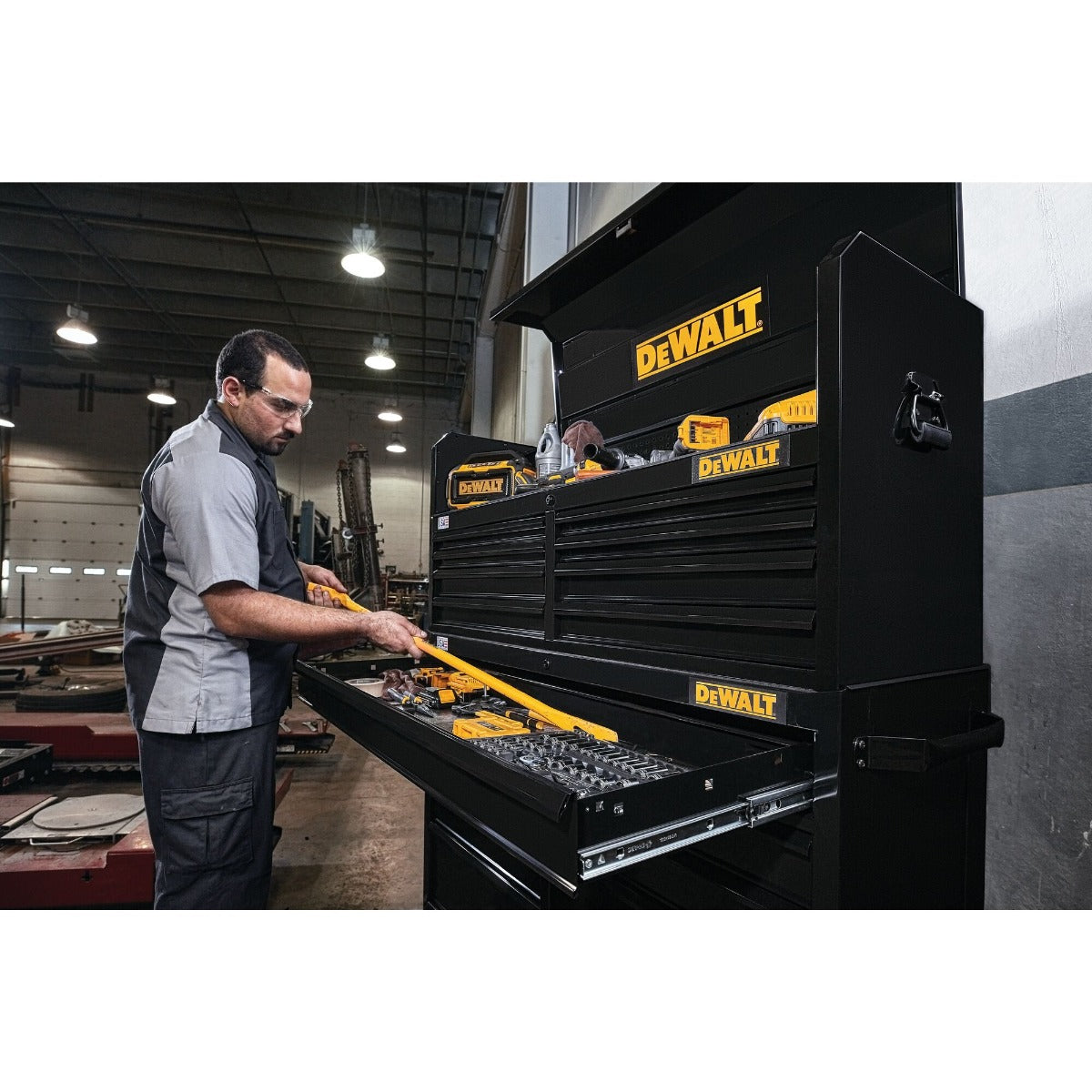 Dewalt DWST25292 700 Series Rolling Tool Cabinet