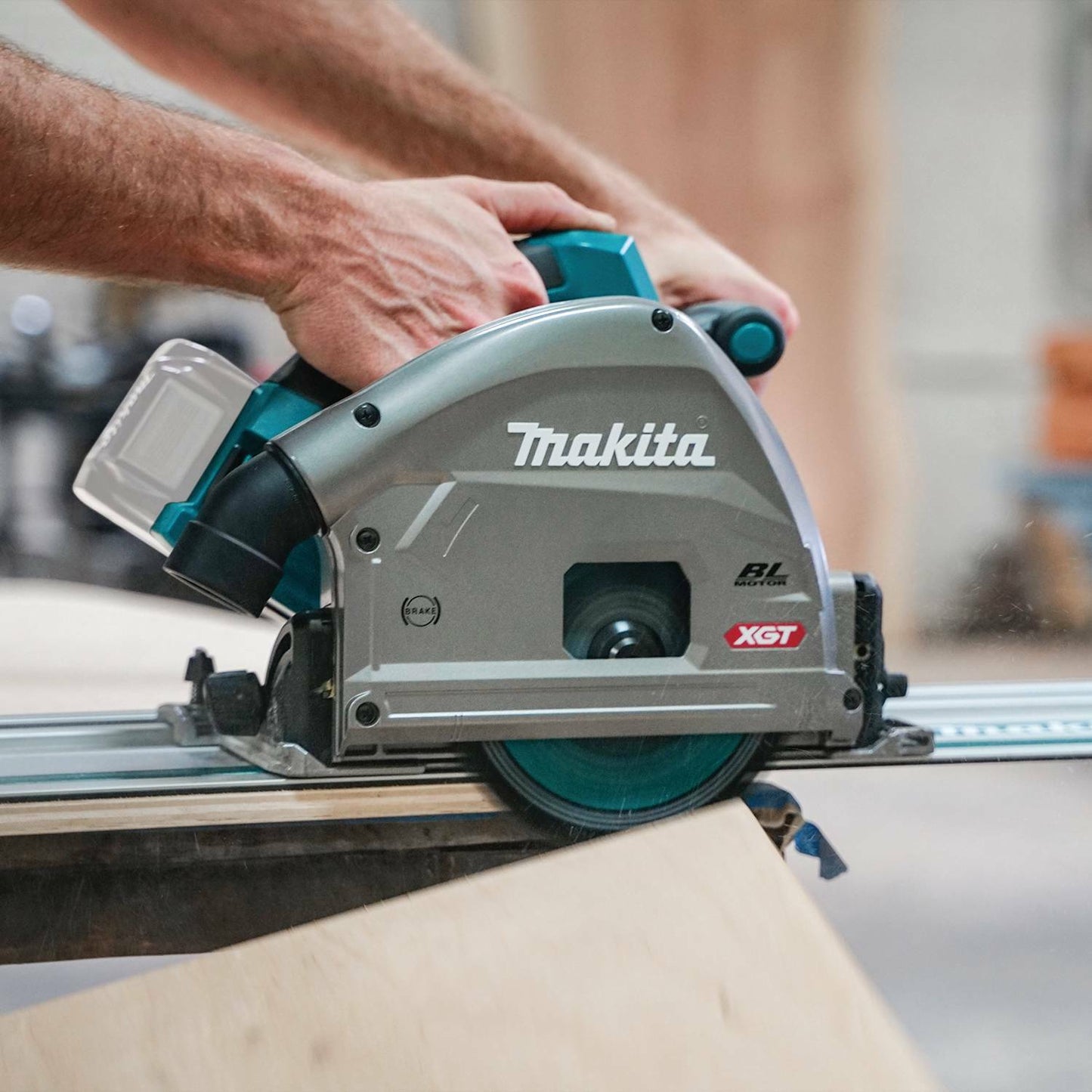 Makita GPS01Z 40V max XGT® Brushless Cordless 6‑1/2" Plunge Circular Saw, AWS® Capable, Tool Only