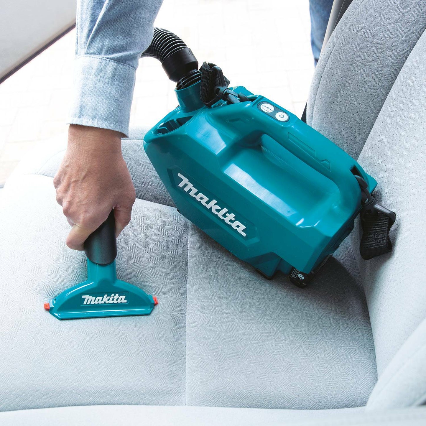 Makita LC09A1 12V max CXT® Lithium‑Ion Cordless Vacuum Kit (2.0Ah)