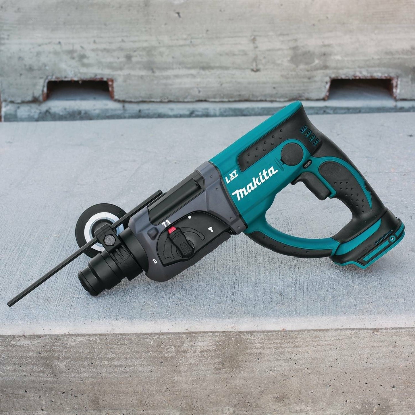 Makita XRH03Z 18V LXT® Lithium‑Ion Cordless 7/8" SDS‑PLUS Rotary Hammer, Tool Only