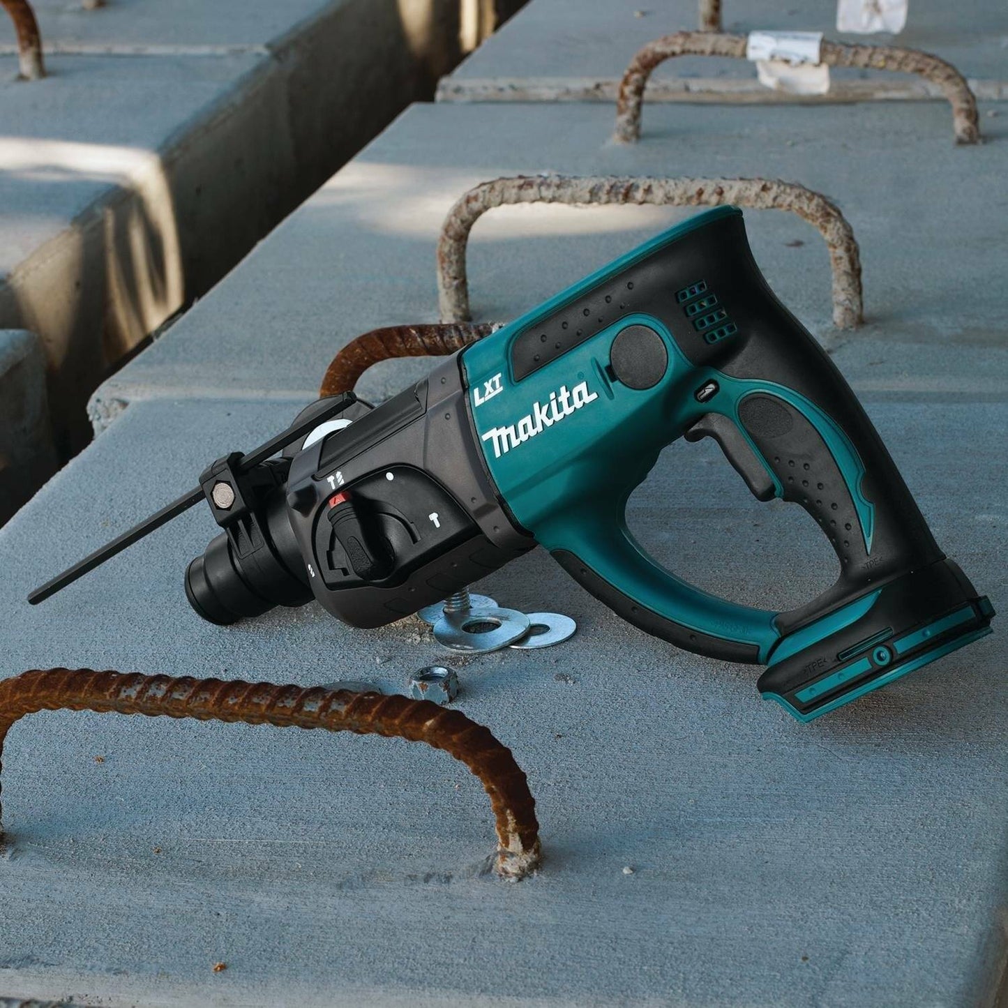 Makita XRH03Z 18V LXT® Lithium‑Ion Cordless 7/8" SDS‑PLUS Rotary Hammer, Tool Only