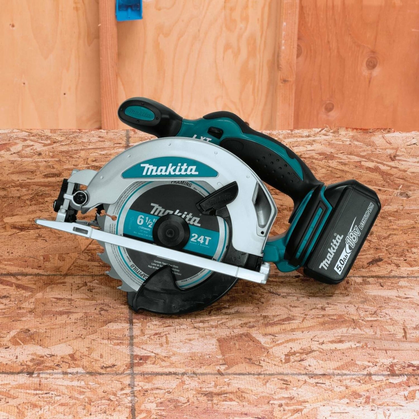 Makita XSS01T 18V LXT® Lithium‑Ion Cordless 6‑1/2" Circular Saw Kit (5.0Ah)